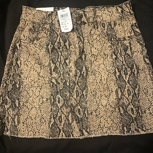 Skirt - Picture 1 of 2
